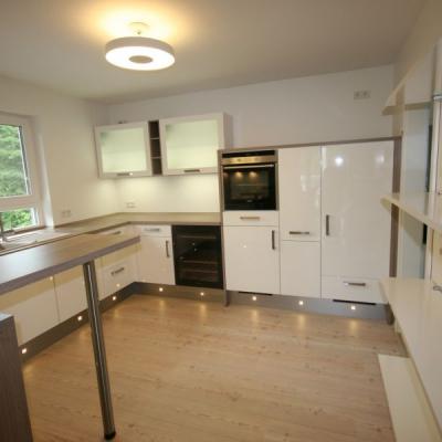 Mit Weinschrank 13