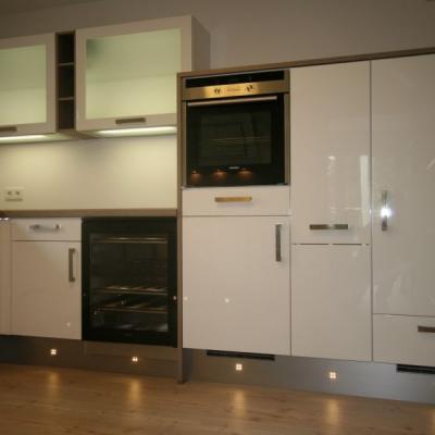 Mit Weinschrank 14